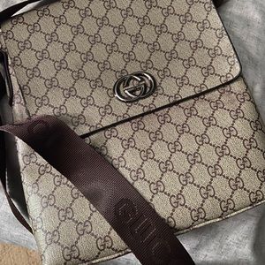 Gucci messenger bag